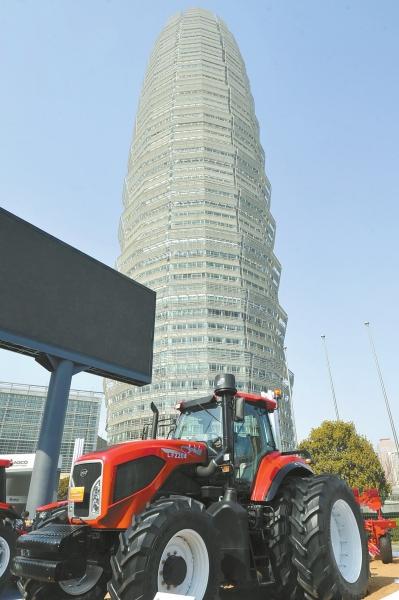 2016全國(guó)農(nóng)機(jī)及零部件展覽會(huì)在鄭舉行(圖1) 2016全國(guó)農(nóng)機(jī)及零部件展覽會(huì)在鄭舉行(圖1)