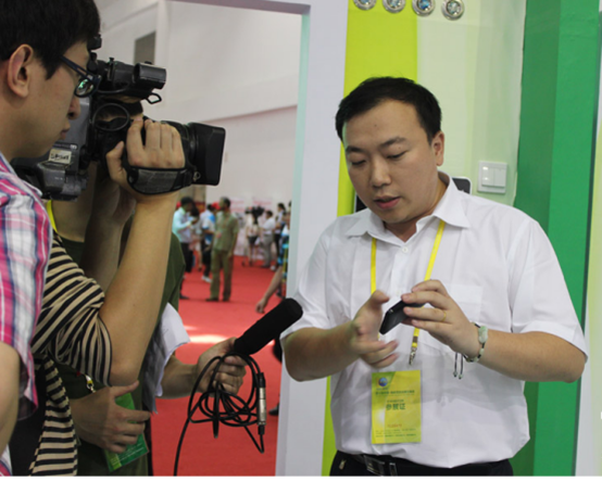 恒施迪焊材組團(tuán)赴美參加了在美國(guó)芝加哥制造技(圖4) 恒施迪焊材組團(tuán)赴美參加了在美國(guó)芝加哥制造技(圖4)