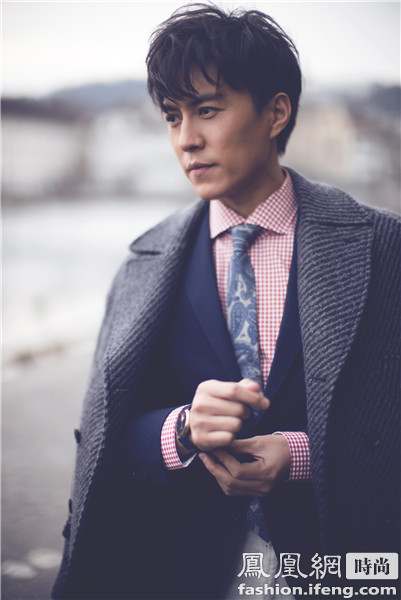 飛亞達(dá)巴塞爾鐘表展新品揭幕 靳東和江疏影都來(lái)(圖3) 飛亞達(dá)巴塞爾鐘表展新品揭幕 靳東和江疏影都來(lái)(圖3)