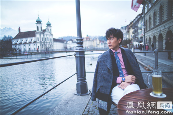 飛亞達(dá)巴塞爾鐘表展新品揭幕 靳東和江疏影都來(lái)(圖5) 飛亞達(dá)巴塞爾鐘表展新品揭幕 靳東和江疏影都來(lái)(圖5)