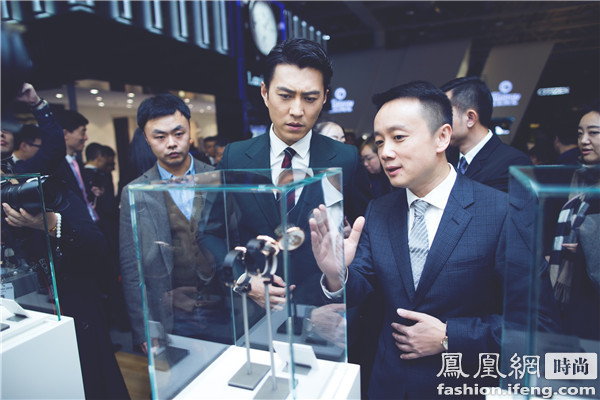 飛亞達(dá)巴塞爾鐘表展新品揭幕 靳東和江疏影都來(lái)(圖2) 飛亞達(dá)巴塞爾鐘表展新品揭幕 靳東和江疏影都來(lái)(圖2)
