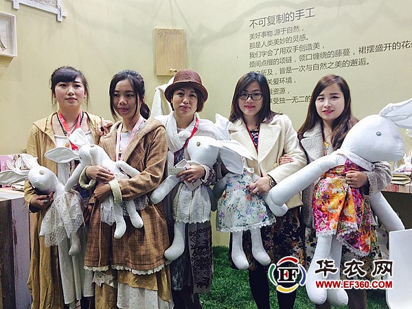 CHIC2016展會現(xiàn)場 EGYUAN精美手工依桂瑗女裝(圖4) CHIC2016展會現(xiàn)場 EGYUAN依桂瑗女裝 不可復制的手工