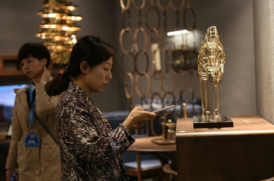 實力家具鈦馬迪 東莞展兩項大獎高端設(shè)計 創(chuàng)意飛(圖2) 實力家具鈦馬迪 東莞展兩項大獎高端設(shè)計 創(chuàng)意飛(圖2)