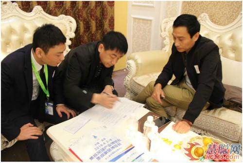 愛爾菲歐式吊頂2016北京建材展完美收官(圖3) 客戶簽約啦