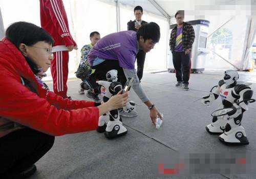 “莞馬”博覽會(huì)創(chuàng)意科技看機(jī)器人表演 與機(jī)器人(圖1) “莞馬”博覽會(huì)創(chuàng)意科技看機(jī)器人表演 與機(jī)器人(圖1)