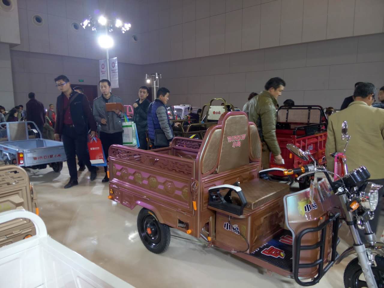 電動(dòng)三輪.jpg 電動(dòng)三輪.jpg