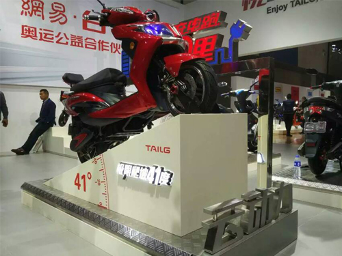 天津展 臺(tái)鈴超級(jí)電摩亮相將取代摩托車節(jié)能減排(圖4) 4 500x375.jpg