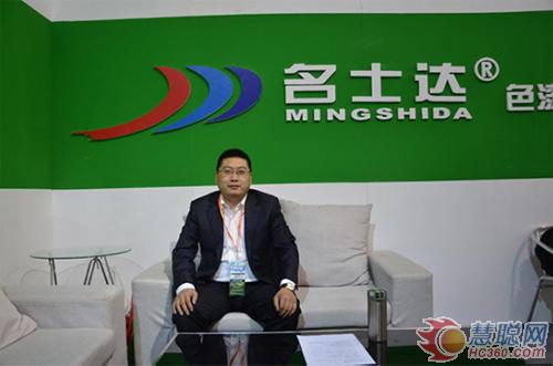 15屆中國國際門業(yè)展覽會 名士達漆盛裝參展(圖9) 名士達漆董事長王鵬先生接受慧聰網(wǎng)采訪