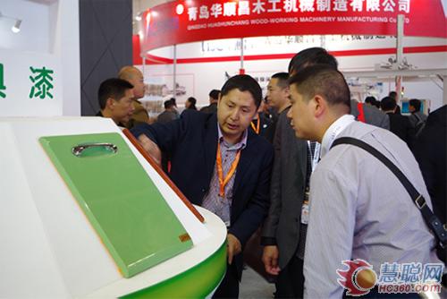 15屆中國國際門業(yè)展覽會 名士達漆盛裝參展(圖7) 參展客戶技術咨詢