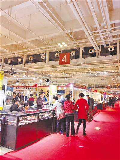 第六屆蘭州藝博會(huì)昨日盛大啟幕 氣氛火爆(圖2) 第六屆蘭州藝博會(huì)昨日盛大啟幕 氣氛火爆(圖2)