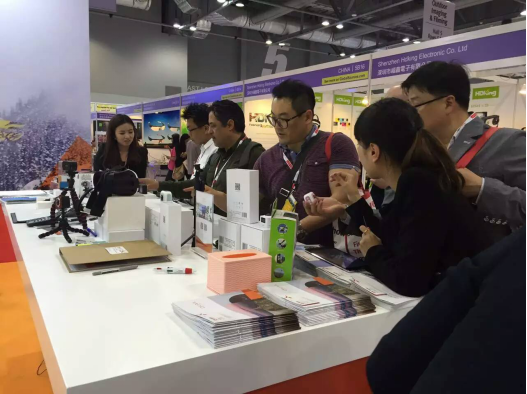 全景相機(jī)在環(huán)球資源電子展 黑科技VR放光彩(圖3) \