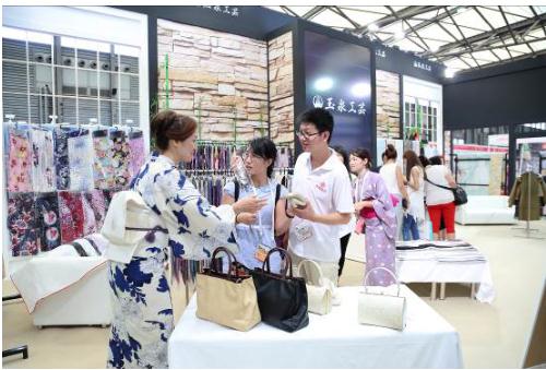 E區(qū)展位火爆趨緊 “會展+”規(guī)模創(chuàng)百余屆新高(圖2)