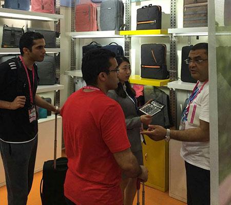 愛自由箱包亮相2016深圳禮品展 掀起箱包風潮(圖2) 愛自由箱包亮相2016深圳禮品展 掀起箱包風潮(圖2)